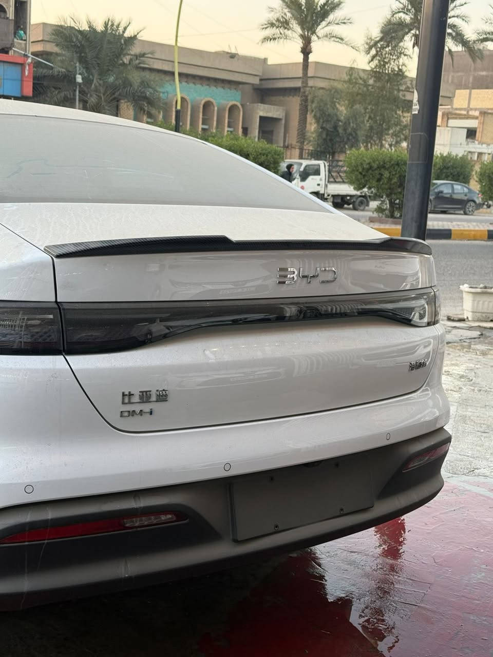 من معرض الاخوين توفر
🚗🔥 BYD SEAL 5 — يجيك بجنح كاربون فايبر وويل كروم يخلي الستايل غير شكل!

التفاصيل • موديل 2025 
كامل ملحقات 
🔋 المحرك والتقنيات
 • محرك 1500cc اقتصادي (Hybrid + Electric + Petrol)
 • تبريد أمامي وخلفي قطعتين
 • كير ماوس
 • بصمة + كارت دخول ذكي
 • شاشة وسطية
 • كامرة خلفية
 • حساس خلفي + واقيات طين امامي وخلفي 

💡 الإضاءة والتصميم
 • جنح كاربون فايبر (جناح خلفي مميز – لمسة هجومية فاخرة)
 • لايت زنون
 • بك لايت LED
 • ويل كروم 
 • داخل جلد لون أبيض
 • تحكم مقود جانبين

✨ سيارة فخمة… هجومية… واقتصادية بنفس الوقت

تجربة قيادة مختلفة وتفاصيل تليق باللي يدور على شكل + أداء + تقنية.

📍 العنوان: بغداد – الوزيرية – قرب قاعه الريان 
لمعرفة الاسعار الاتصال على الأرقام 

📲***********
📲0771273449
📲***********
