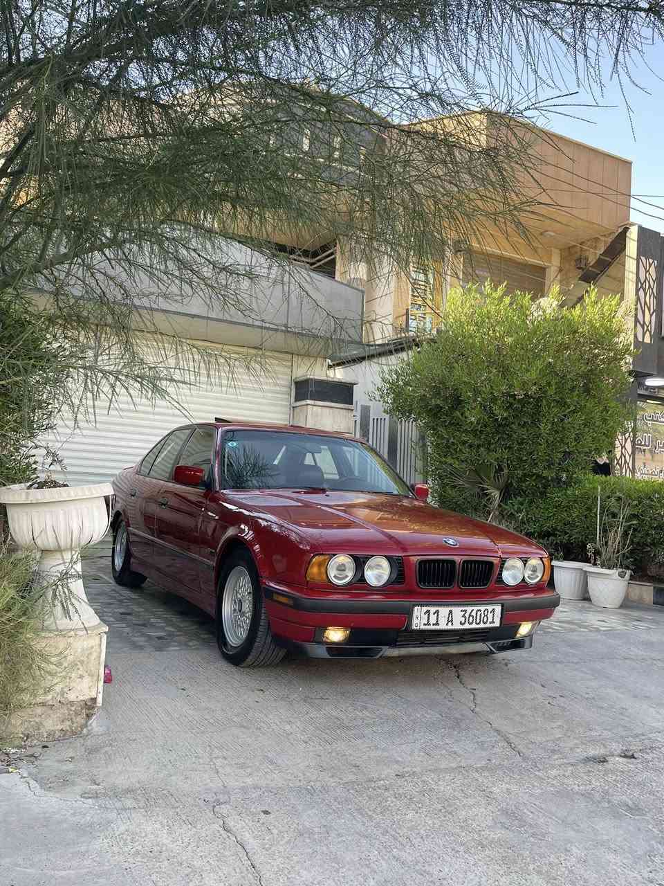للبيع فقط 
525 مسكر عدله كير اوتو موديل ٩١ فول مواصفات 
بجم عريض 
سلايد وشغال كل الوضعيات 
داخل جلد وصاج اسود وداخلها لوك 
دبل ايرباك 
برده خلفيه سحب اصليه 
ويل خليه وتخم تاير جديد 
صدر امامي خلفي جديد طستها تخبل 
كير ومكينه لوك ١٠٠/١٠٠ 
صبغ عام جماليه بدون حادث 
كهربائيات كلها شغاله 
رقم بغداد تحويل ثاني يوم 
السعر ٦٨ وبيها مجال بسيط جدا 
مكاني بغداد السيديه 
*********** 
الشراي يتصل
