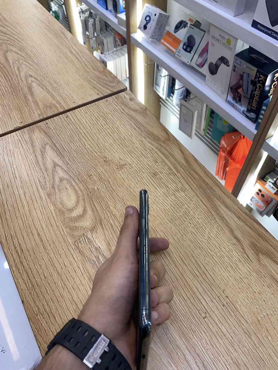 ايفون 11برو ماكس شرق اوسط ذاكره 64بطاريه74 مبدل شاشه 3خيارات كله شغال صوت اتصال انترنيت كامرات بصمه وجهه كله شغال ومكفول السعر 180قفل عنواني بغداد الدوره ***********واتساب وخط
