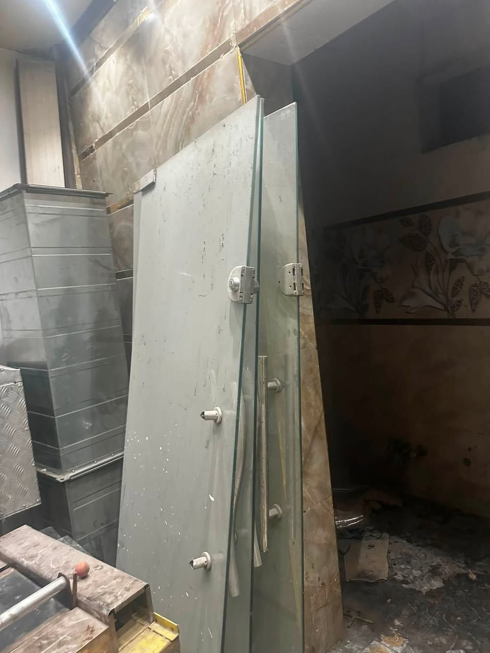 سلام عليكم غراض مطاعم نضافتهن 70 بل 100
3 بيبان جام امسكرت نضيفات 
برادات سل استيل العداد 2
جدوره سل استيل العدادً 13 العرض 60 
وكراسي جدد العداد 25 كرسي 
تنور  نضيف مال مطاعم وبيت 

رقم العاتف *********** 
بيع مستعجل مكاني بصره
