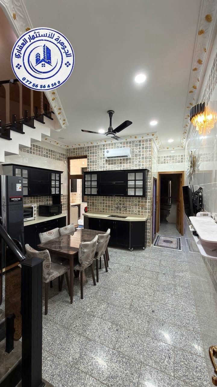 السلام عليكم للبيع مشتمل مساحة 94م البناء حديث درجى اولى في منطقة حي البنوك خلف شارع الكنيسة الواجهه 4م تنزل 7م تصير 6م نزال 20م ( مؤثث بالكامل ) يحتوي على 4غرف نوم + استقبال ومطبخ وصاله وصحيات للاستفسار اكثر مراجعة مكتب الجوهرة للوساطة العقارية الكاىن في شارع الكنيسة او الاتصال على الرقم ***********
