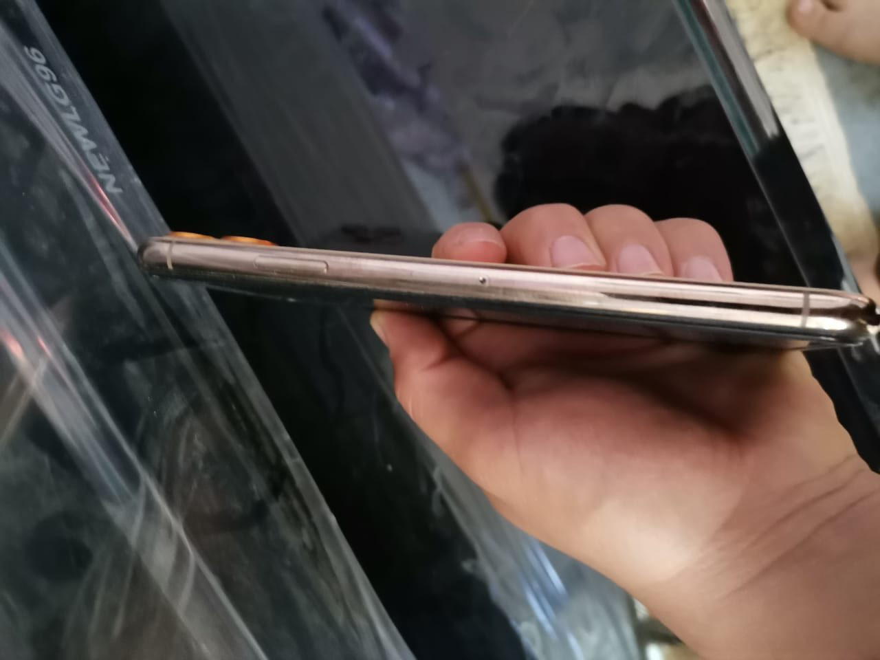 سلام عليكم اخوان موبيل آيفون 11برو ماكس   نضيف بمعنه الكلمه بطاريه 81بلاديه ما محدث فقط مبدل بي شاشه تفصيخ خوان اصليه يعني السعر 400الف رقمي واتساب***********ذاكره512M
