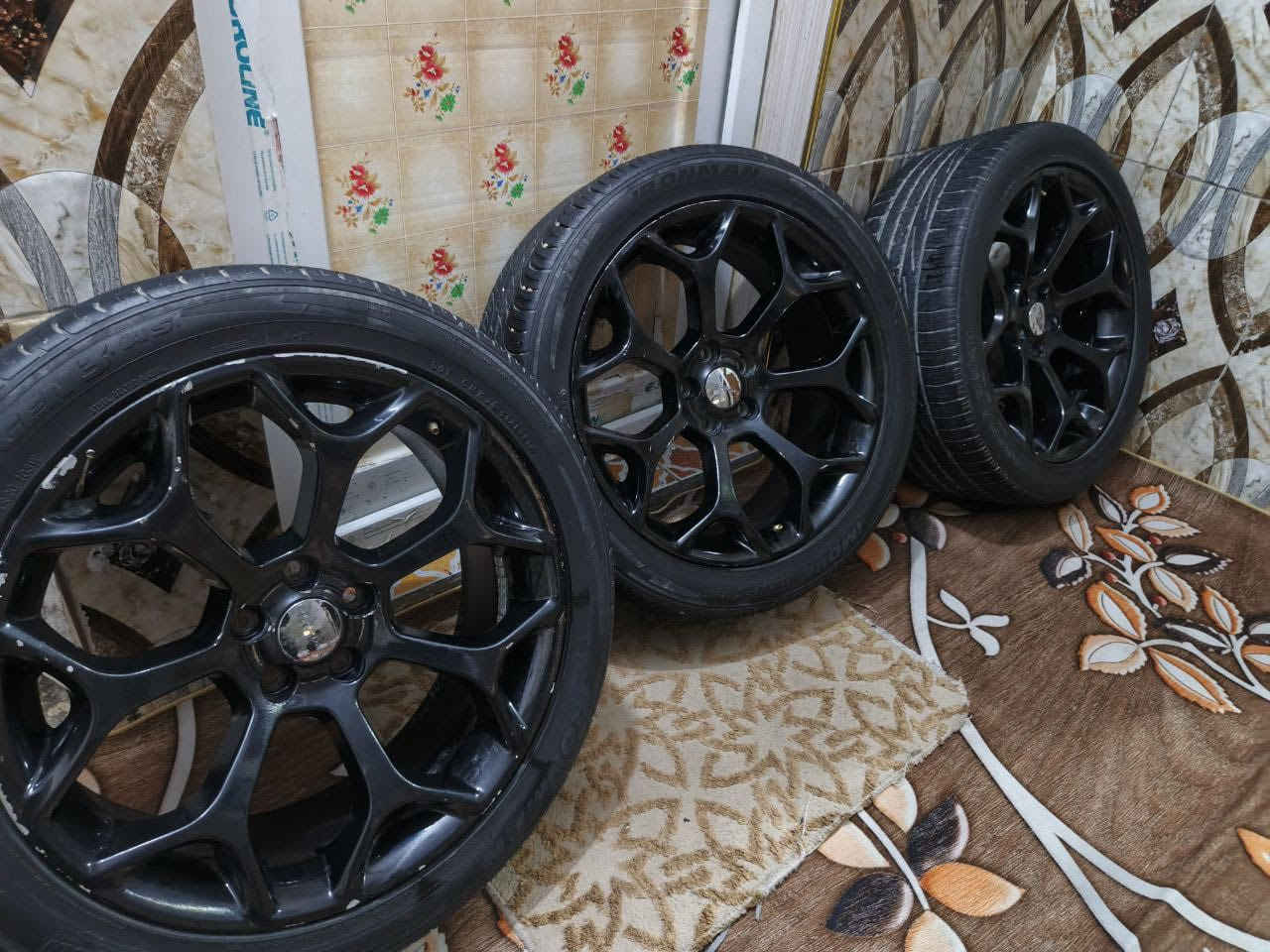 بغداد حي نصر السعر 250 قياس 20 وياهن تايراتهن العدد 3  الرقم***********
