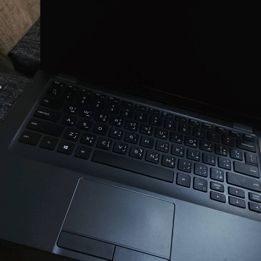 لابتوب مستعمل
Dell Latitude 5400
Intel Core i7-8650U (الجيل الثامن)
RAM 8GB
SSD 256GB (المساحة الفعلية 237GB، وهذا طبيعي)
Windows 11 Pro
الحالة: لم يُصلح من قبل ولم يفتح 
ومعه جميع ملحقاته من شاحن وحقيبه
سعر 370وبي مجال 
رقم هاتف ***********
***********