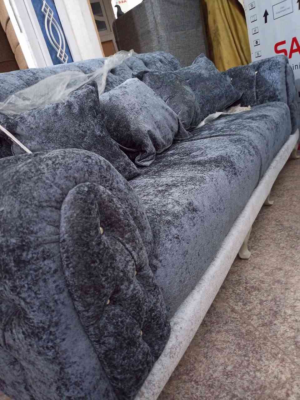 يا الله تخم تركي جديد قماش خاولي مامستخدم 5قطع 10 مقاعد السعر 600  العنوان ناصريه حي اور. .. المو شراي لايكسر بحلال العالم.. *********** توصيل موجود
