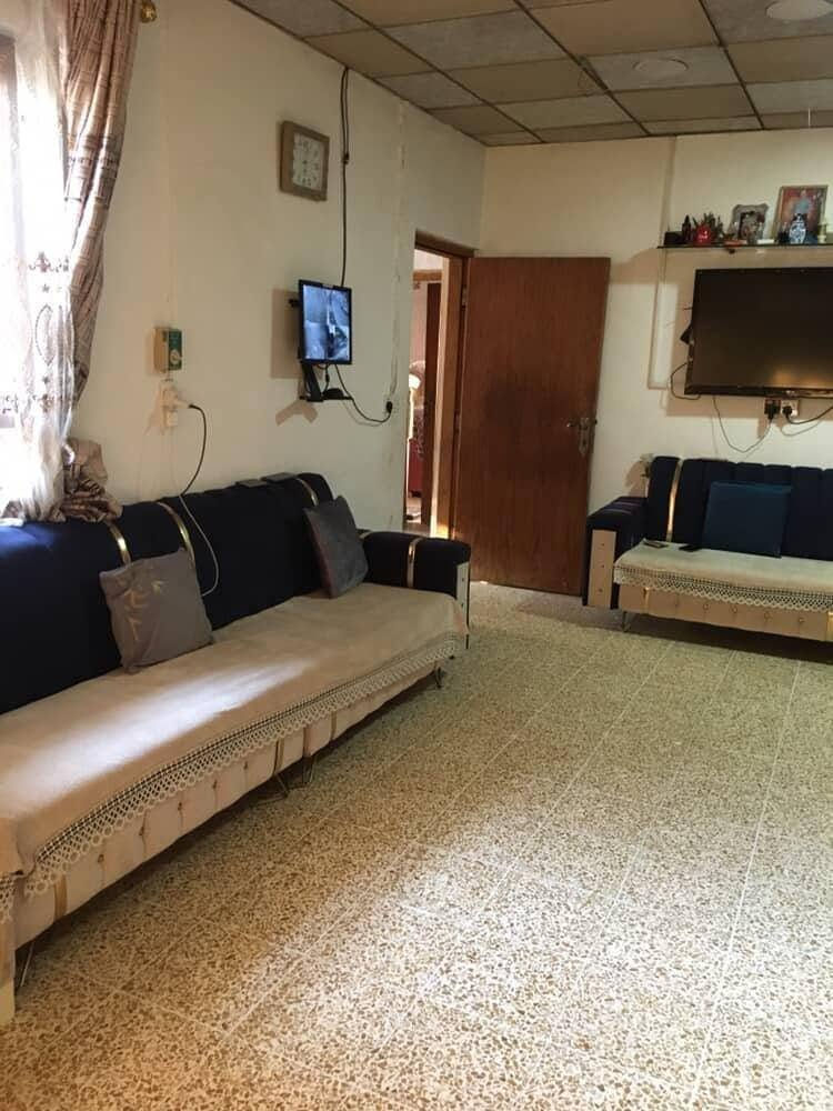حصرياً لدى مكتب النعيمي للعقارات  

🏡للبيع – دار سكني في حي الميثاق 🏡

📍الموقع:حي الميثاق – قريب جداً من السوق والشارع العام، خلف نور ماركت.

✨ مواصفات العقار:
🔹 المساحة: 100 م²
🔹 الأبعاد: 10 × 10 م
 💥 ركن على شارعين.
🔹 سند رسمي.
🔹 غرفتا نوم.
🔹 هول.
🔹 استقبال.
🔹 مطبخ.
🔹 صحيات.
🔹 الدار صالح للسكن وفي موقع مميز قريب من جميع الخدمات.

📞 للاستفسار والمعاينة:

☎️ ***********
☎️ ***********

📍عنوان المكتب: 
الموصل – حي الكندي – شارع الحولي – قرب مصنع الكندي.

✨ العرض حصرياً لدى مكتب النعيمي للعقارات
ثقتكم أساس نجاحنا.
