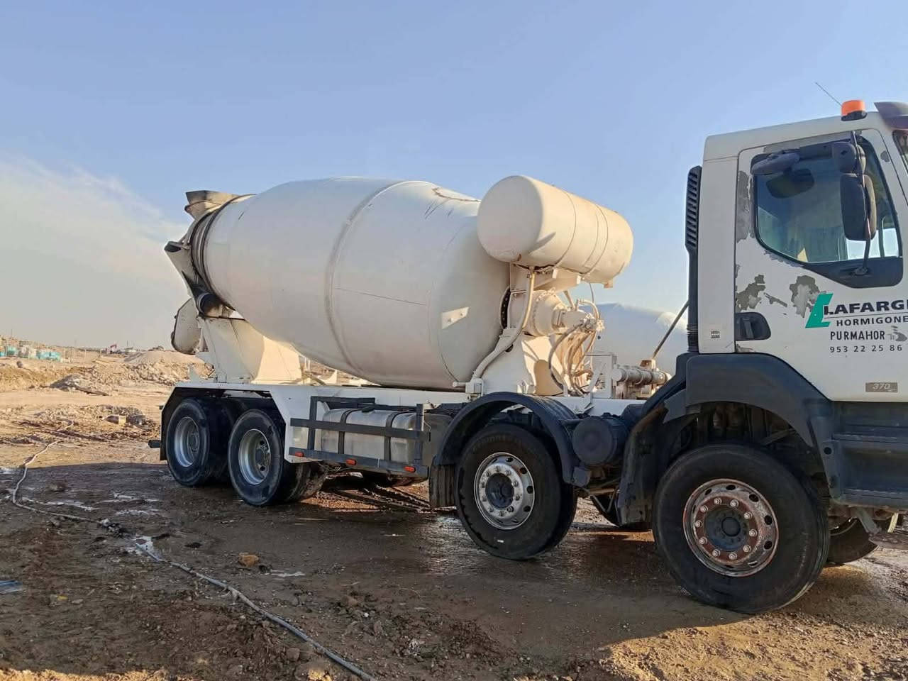 للبيع 2002 رقم واسط مكينة 420 گير حصيرة سعرها 260 وبيها مجال 
وات ساب ***********
