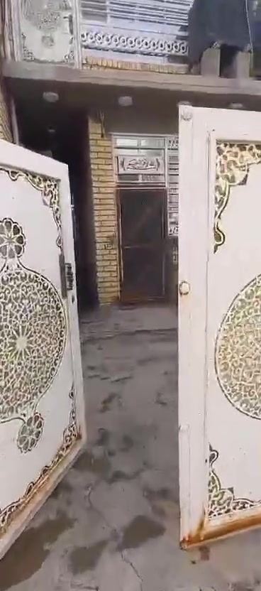 السلام عليكم يوجد دار للبيع في حي الصديق 100متر واجه 5نزال 20طابقين الطابق الأول استقبال مطبخ حوالي صحيات الطابق الثاني 2غرف نوم وصحيات نقص الموجود واجه واورضيه شتايكر لسطح السعر130وبي مجال للأستفسار الاتصال بالرقم ***********ابو عبدالله
