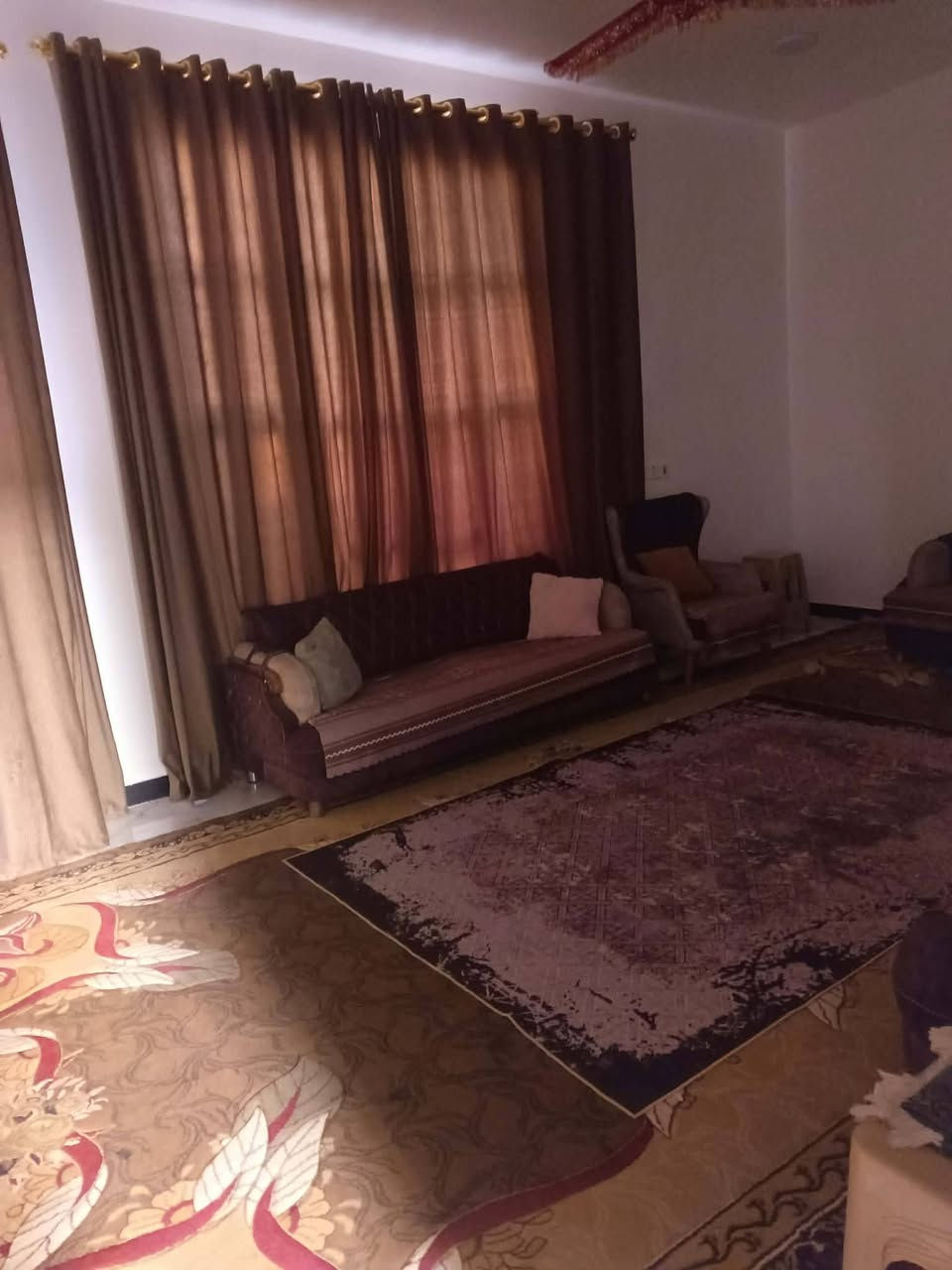 السلام عليكم ورحمه الله وبركاته 
للبيع دار سكن زراعي////  ركن 

العزيزية/قرية السلام مقابل معمل السوس 

كاع استاذ ايوب 

مسجل بالبلدية ضمن قرار التمليك 

 المساحة 200م  (10م * 20م)

طابق واحد 

غرفتين نوم 

صالة

مطبخ 

إستقبال 

كراج 

صحيات داخلية وخارجية  

للاستفسار زورونا 

مكتب سيد علي الموسوي للعقار 

العنوان واسط قضاء العزيزية حي الموظفين شارع 30 مجاور مدرسة نون والقلم الأهلية 

 سيد علي الموسوي ***********

احمد ابو مرتضى ***********
