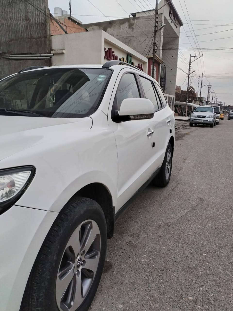 السلام عليكم ،،،،،،،،،،،،،
سنتافي موديل 2012,,,
خليجي فول مواصفات ،،،،
محرك 4 ،،،،،،
بصمات ابواب وتشغيل ،،،،،،
فتحه بالسقف 
7 راكب،،،،،،،،،،
الشراي يتصل 
***********
