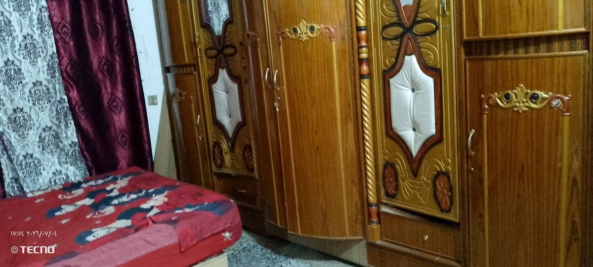 السلام عليكم عندي قرفه للبيع مستعمله شي قليل اخو الجديد مثل ماوضح بل الصور اخشاب صاج دنگه السعر  750وبيهه مجال لشراي ***********متواجد واتساب مكاني بغداد قريب فلكه حي النصر
