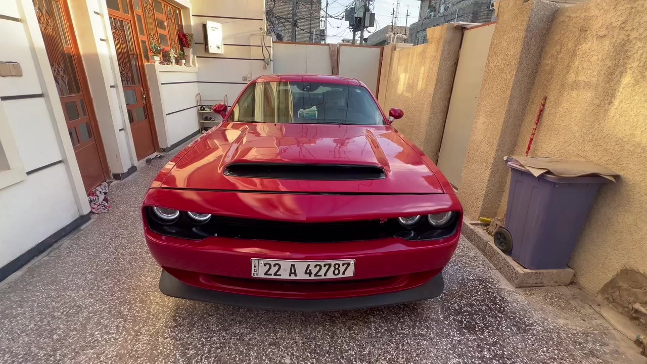 السلام عليكم جالنجر موديل 2012 وارد امريكي 
. مواصفات السياره
مكينه 3600 v6
كشنات مخمل
شاشه كبيره
كامره دواره
السياره بلاد مملعوب بيها محدثه بنيد ودعاميه ديمون حداديه اماميه خلفيه جديده ويل gt السياره متعوب عليها ونضيفه كلش 
لون مميز♥️. السياره جاهزه من كلشي مابيها كل نقص شغل وطلع وين ميعجبك رقم اربيل هزه وسنويه جديده تحويل مباشر السياره بيها بنيد تبديل مال تحديث وبيها جاملغ عكس سايق صبغ فقط السعر 118$ مكان السياره بغداد الشعله رقمي ***********
