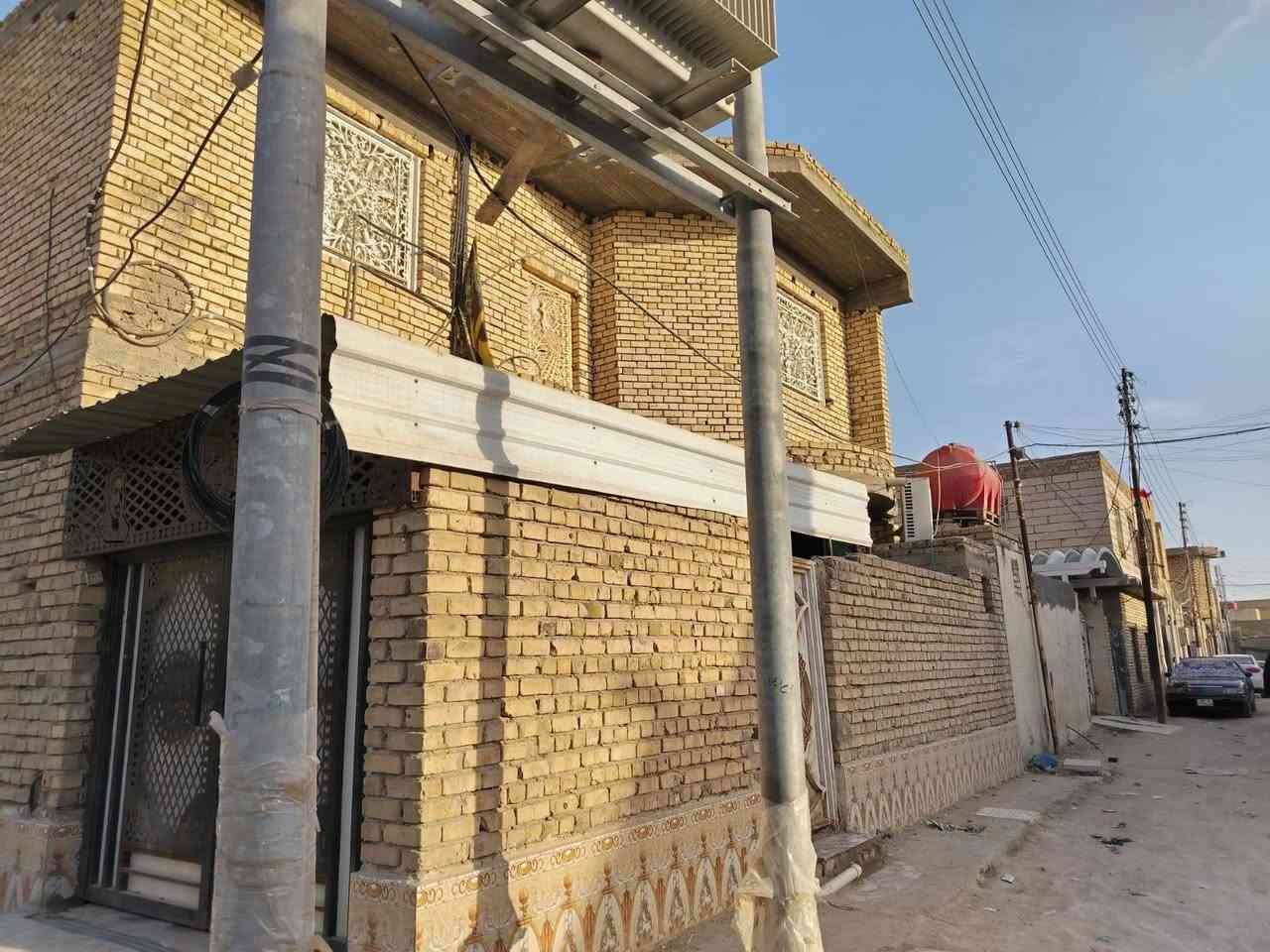 بيت للبيع زراعي مساحته 150 
مكانه الثوره قرب مدرسة مكه المكرمه
كامل خدمات 
عرض الشارع 12 م
السعر 150وقابل للتفاوض 
وتساب***********
