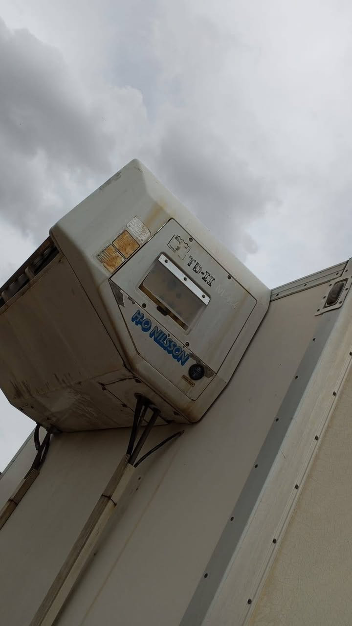 براد للبيع طول 7.70 الارتفاع 2.70 والعرض 2.60 للبيع رقم الهاتف ***********
