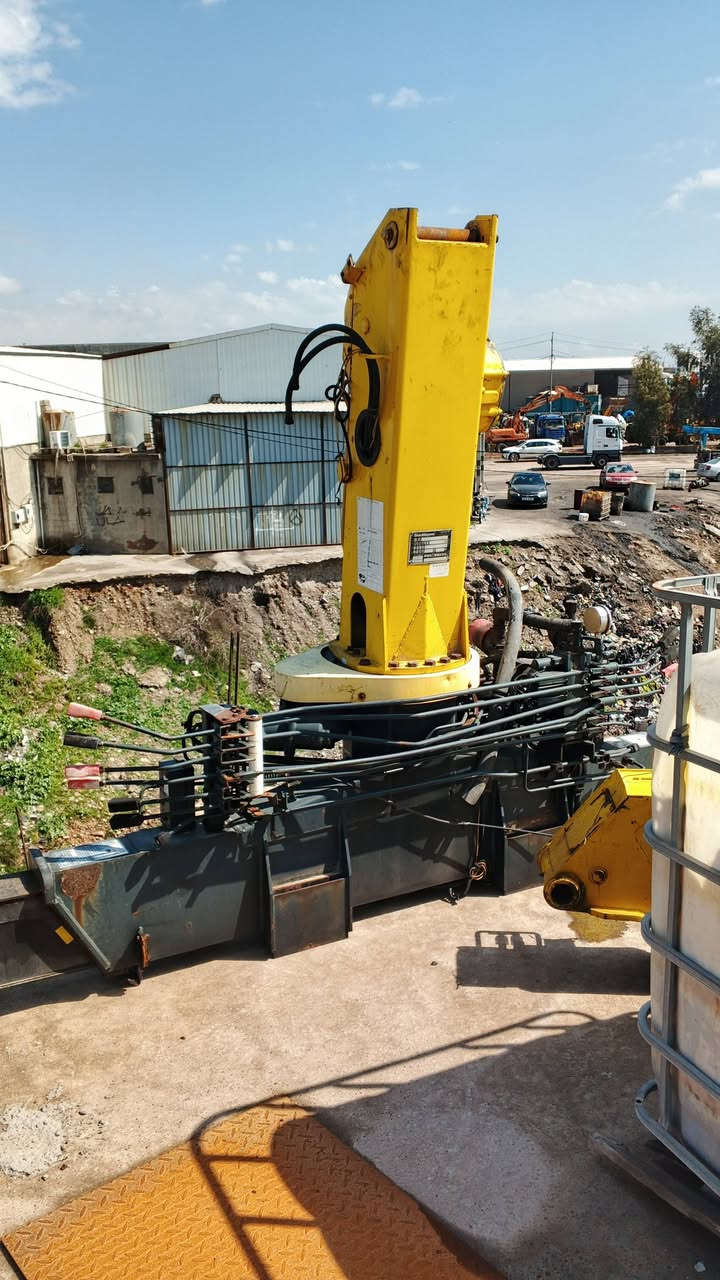 كرين 3طن 2سلايت وارد يابان جنكال قفل للبيع ،،،***********،،،***********
