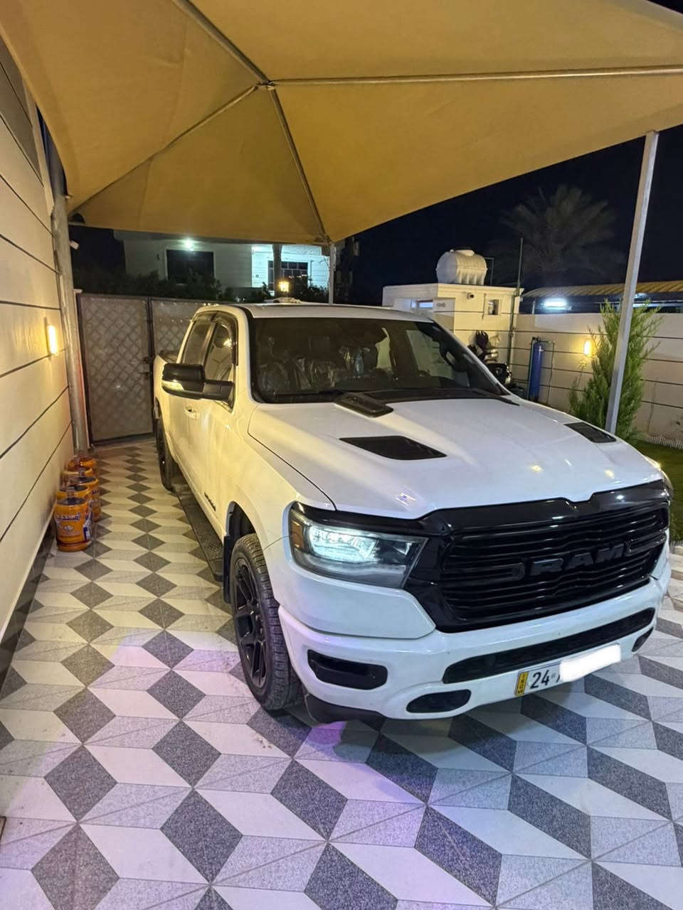 دوج رام 2022 كلين رقم اربيل فول سبورت بنوراما محرك 5.7 لون ابيض مكفوله من الشخط كلين ماشية 50 الف ميل 

الموقع بغداد 

السعر 360 ورقة نقد فقط 

اي استفسار الاتصال ***********
