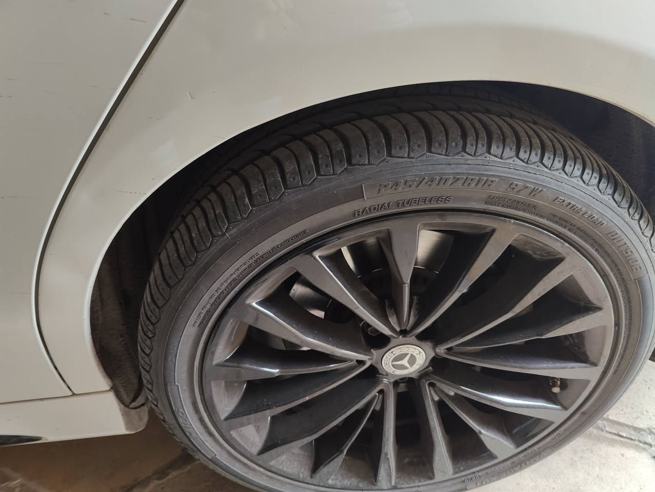 السلام عليكم عندي 4 تايرات تو سايز
R18/45/225
R18/40/245
نظيفات جدا بالة مشتريهن صارلهن اسبوعين ب150 الف  طبعا بدون لا بنجر لا ركعة لا شي 
اريد ابيعهن ب80 نهايتهن 
عنواني بغداد / زيونة 
***********
