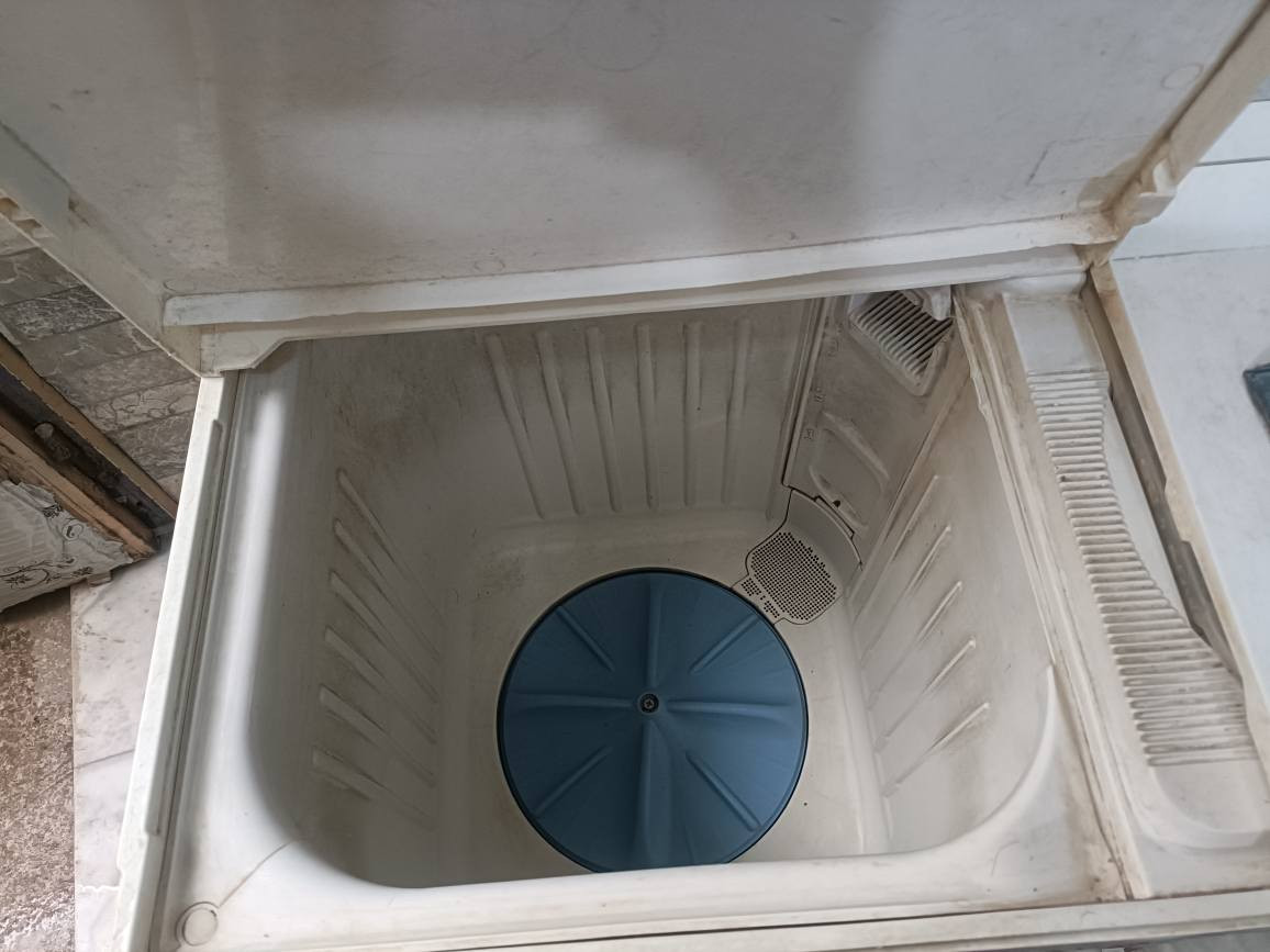 غساله هيتاشي اصلي الوزن 8 كيلو نضيفه وشغاله ومابيها اي عطل ناصريه حي اور *********** السعر 100 ناصرية, ذي قار
