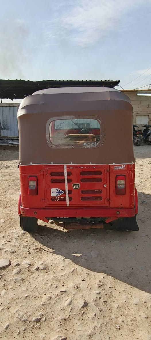 سلام عليكم تكتك للبيع نضيفه خير من الله مكينه خير من الله كبل للشارع جاهزه موديل 2019 السعر 6000 وبيه مجال قليل رقم الهاتف ***********
