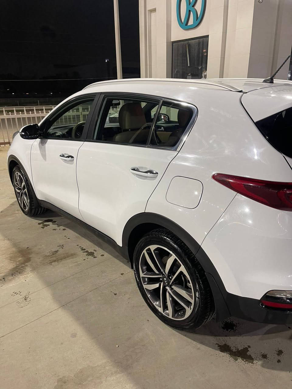 السلام عليكم...
كيا سبورتج خليجي موديل ٢٠١٩ شكل ال٢٠  رقم بغداد الدولي السيارة جديدة جدا ماشية ٩٧ الف حقيقي  مواصفات عادية بيسك سويج داخل بيجي 
السعر / ١٩٢ $
الإتصال/ ***********
