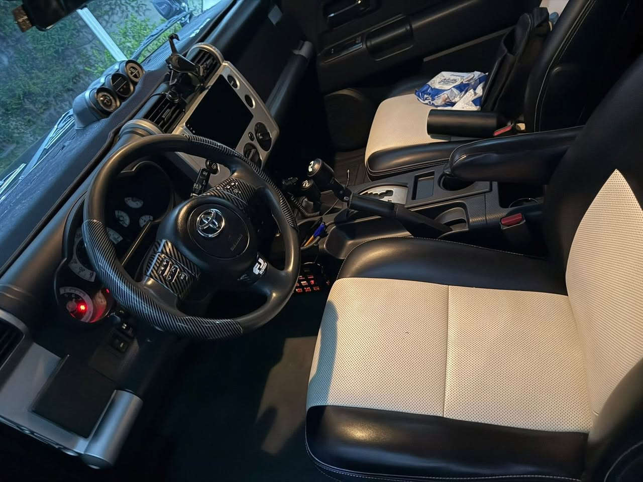 اف جي ٢٠١٤ خليجية 
١- محرك ٤٠٠٠                                                   
٢- اي تراك                                                       
٣- دفلوك                                                         
٤- تحكم ستيرن جهتين                                     
٥- كاميرا خلفية وحساسات                                
٧- شاشة اندرويد                                            
٩- سماعات sp ايطالية ودمام سعرهن ب٨٠٠$      
١٠- واقيات لايت وبك لايت لون اسود                                 
١٢-كفرات ابواب وستيرن كاربون فايبر اصلي         
١٣-بلوجكترات امامية عالبنيد                                                 
١٥-كشنات شغل حسين شمارة جلد مو تغليف
١٦-منظومة وقود جديدة ادامة يم ساز وصدر جديد السيارة تك تانكي
السعر 24000$ 
التواصل ***********
