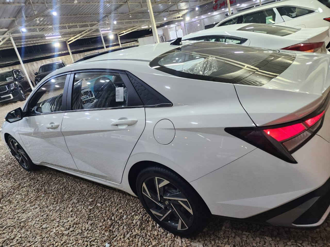 معرض  سيد وسام المعموري  ،،،.           بابل طريق حله

 نجف.

   السعر 150.    ماشيه 12 اخت الزيرو       . 

النترا.    2025     رقم أربيل       
    
المواصفات فوووول      .      محرك 1500 دبل نوزل دوش 
شاشه ديجتال 
بصمه                            جام عل ريمونت اوتو 
كشنات جلد 
هند بريك بصمه         تحويل.  اووكاله
اوتو هولد                  
فتحه سقف                   
محرك 1500دبل نوزل                            
حساس لايت 
حساس خلفي بلادي 
حساس أمامي بلادي 
تبريد قطعتين
كاميرا خلفيه بلادي 
جي بي اس
نضام تشغيل الكاميرات 
شاشه  كبيره اصلي ابل كار بلي 
نضام ترحيب مري شفط
نضام مود درايف إيكو وسبورت و عادي
تحكم ستيرن فول 
ويل كب كروم حجم 17
لد امامي نهاري
 شباك نيكل
مانع انزلاق
مانع انحدار 
لايت عدسات زنون 
ايرباكات
جهاز موازنه ABS

للاستفسار الاتصال 

***********
