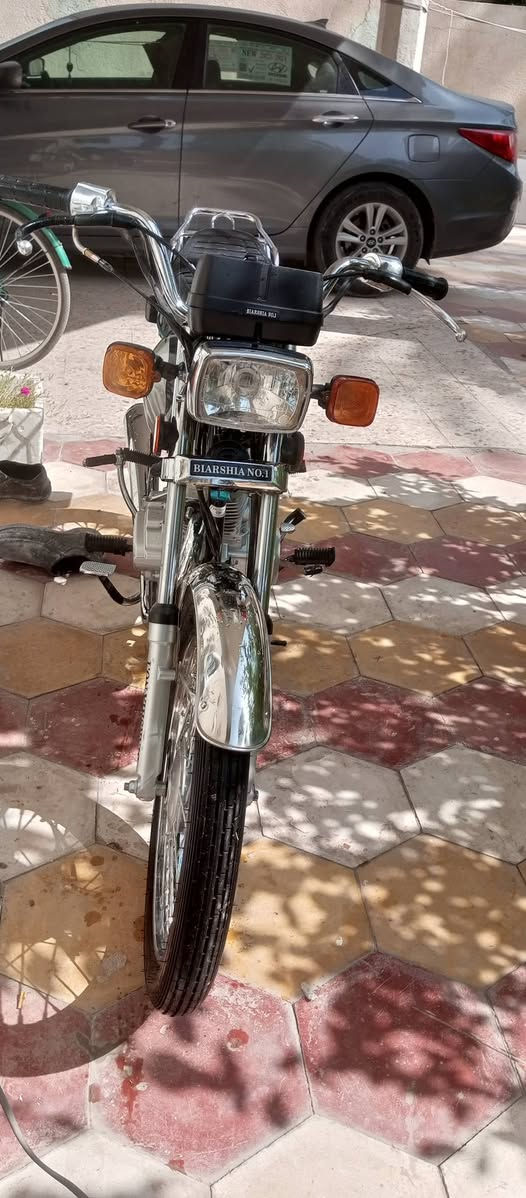 سلام عليكم هاي دراجه لبيع موديل 25نضافه خير من الله لبيع مكان طوريج الخيرات هاذه رقمي ***********
