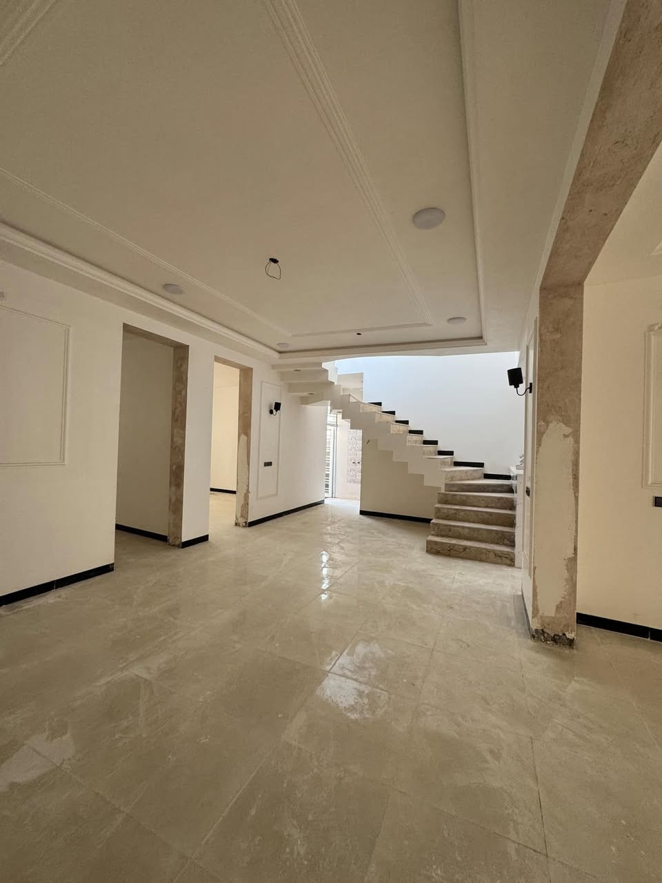 🏠 بيت زراعي للبيع – درجة أولى
📐 المساحة: 200 متر
🏢 الطابق: طابق واحد
✨ الحالة: زيرو (حديث البناء)
🔹 المواصفات:
حديقة داخلية حديثة
كهرباء + بوري ماء
كوي واجهة وصبغ بلاستك داخلي
سطح شتايكر
الدرج مرمر
أرضية بورسلين
سقوف ثانوية مسلحة
شيش بالصب
🔹 التقسيم الداخلي:
غرفتين
هول
صالة
مطبخ
ممر خارجي
📍 الموقع:
شارع 80 – شارع شريفة
مقابل ملعب محيزم 4
📞 للتواصل:
***********
***********
@@@ إشارة
