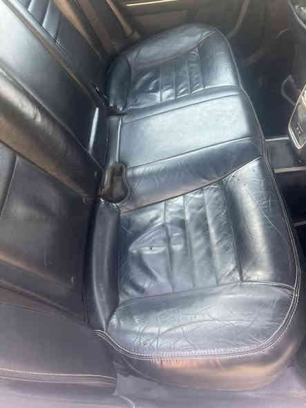 السلام عليكم 
تخم كشنات جارجر جلد السعر 300$
***********
