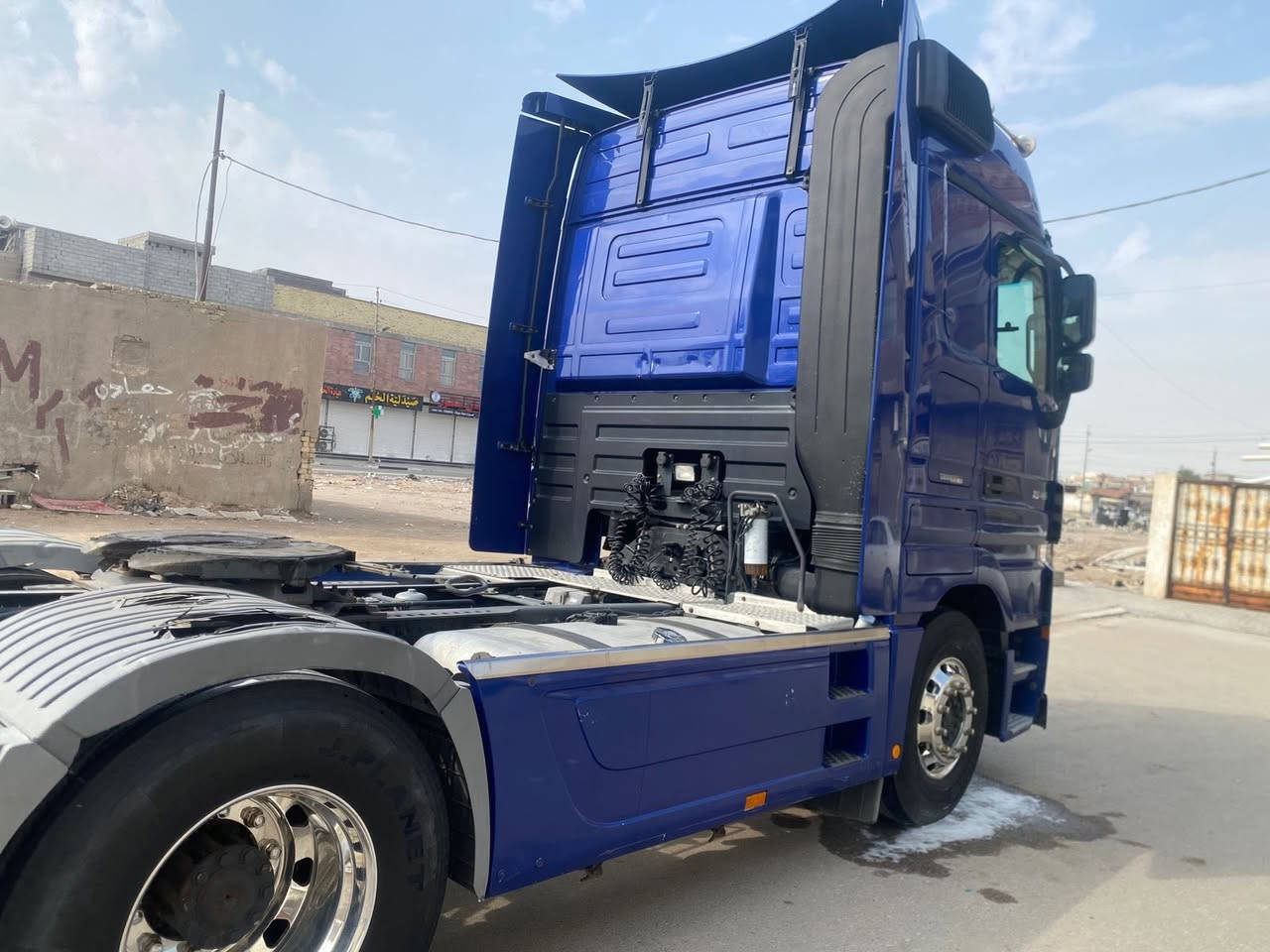 السلام عليكم سيارة للبيع اكتروس موديل 2011 دخول جديد حجم ( 46 18) رقم بصره سنويه لل 29 السياره جديده للاستفسار *********** مكان السياره بصره اني مكلف بل نشر
