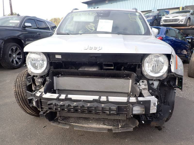 السلام عليكم...
للبيع جيب رنيكيد موديل 2019 
تو ويل فئه لاتتيود.. محرك 2400.. رقمها اربيل.. 
حادثها الجاملغ الامامي الايمن والباب الأمامي الايمن ومبدلات...المحرك مبدل بي كازكيت فقط أثر عطل الواتربم وحمت وكام الكازكيت... السيارة عندي وكاله بيها وصاحبها ابو معرض بكركوك...بس نتفق ثاني يوم تروحله ويحولها بأسمك... السعر ١٢٥ ورقه....التواصل ع الخاص او الواتساب.
***********.
