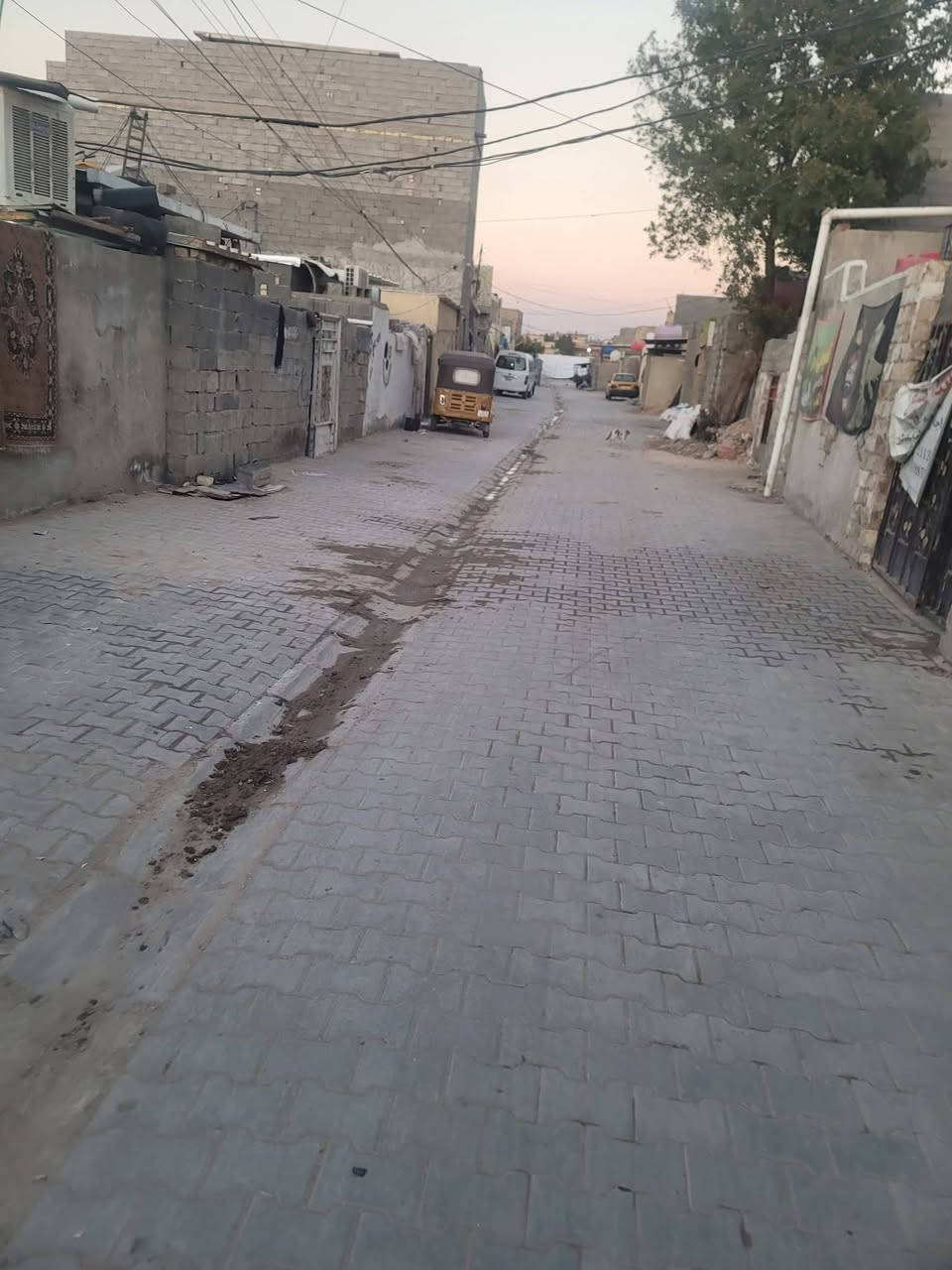 بيت هيكل للبيع ( مساحة ٧٨ ) واقع حال المكان ام الكبر والغزلان فرع مخبز الروعة ( الفرع مقرنص مي وكهرباء كامل من كلشي ) العقار واقع حال ( سعر ٢٠ مليون قفل ) أتصال ( ***********)
