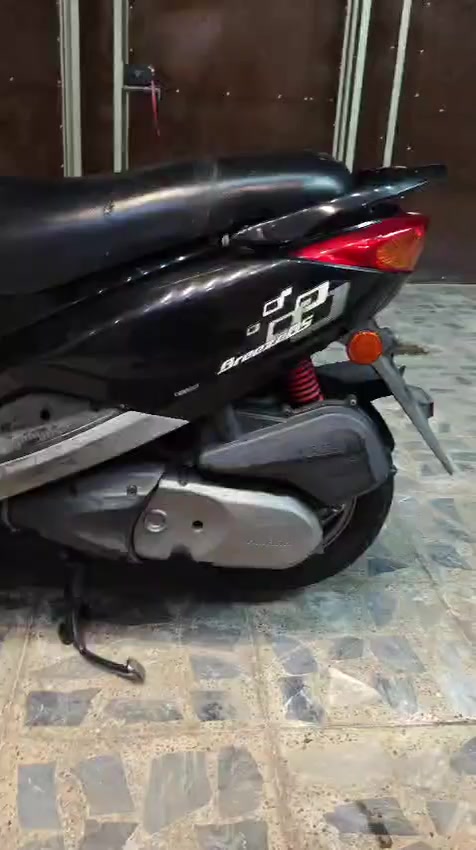 السلام عليكم ورحمة الله وبركاته اخوتي العزاز اقراء المنشور وخابر وبخدمتك دراجه نوع ابريز بغباء حديث لون مميز الالون الدرجه رمبه كفاله عامه من كل النواحي تأيرات جديد دهن مواتال الله شاهد بانزين محسن الدرجه كلهه ختمه واحد وايه المكينه فول تجي تشواف وتشلع اعيون نازاله منه الرمبه سالهه 15يوم عدل الله شاهد منزللهه مليون ٤٠٠الف ماشيه 10 الحقيقي السعر النهائي مليون ١٥٠ بغداد مدينه الصدر تجي وطيك درجه ترحمالي عليهه شاهد الله ماعدك تاخذه وتروح بلاش ماعجبك السعر شواف الرمبه بيش وبخدمتك ماتعجبك اعبر المنشور الرقم(***********] خادمك اصغير اني السعرمليون و150
