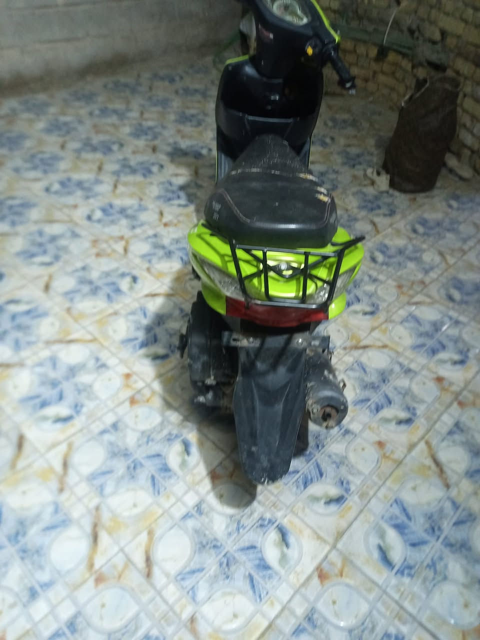 دراجه سكنس فحل للبيع جديده وحلوه ومناسبه تشتغل سلف السعر ٢١٠ الف كهربائياته كله شغاله
 مكاني ديوانيه رقم تليفون
0782 304 7965
