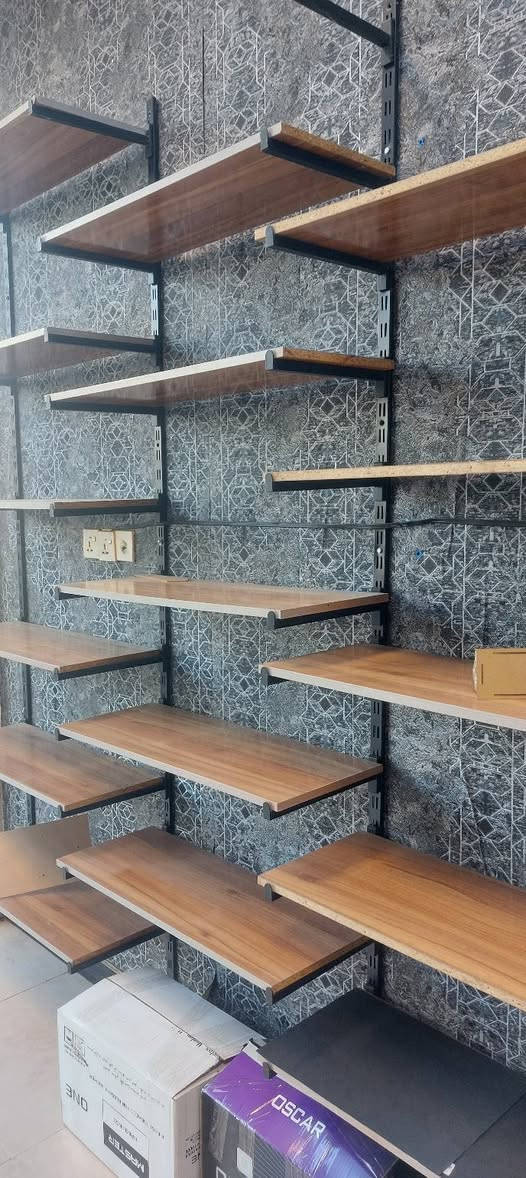 رفوف خشبيه مقطعه 
مع سجج والسلايت  الي يلزمهن
ابعاد قطعه خشب 80×30
العدد

الحديد تلزمه خشب عدد90
الخشبه عدد42
سلاياتت عدد 10
مثل مشوفون كدامك نضيف بس وصخ حت نكون صريحين
من اخير بدون تعامل والسعر ثابت 
سعرهن 125
للتواصل
***********
