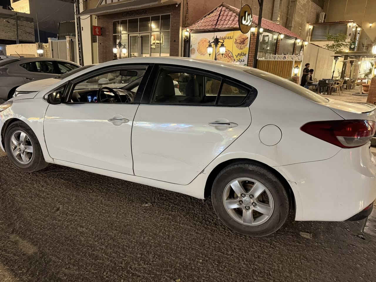 سلام عليكم
للبيع فقط سيراتو موديل 2018 
محرك 2000 فتحه وباقي الموصفات معروفه 
#بيه صبغ داير  
السعر 118 وبيه مجال 
مكان السياره نجف 
***********
سنويه بسم شركه دلير
