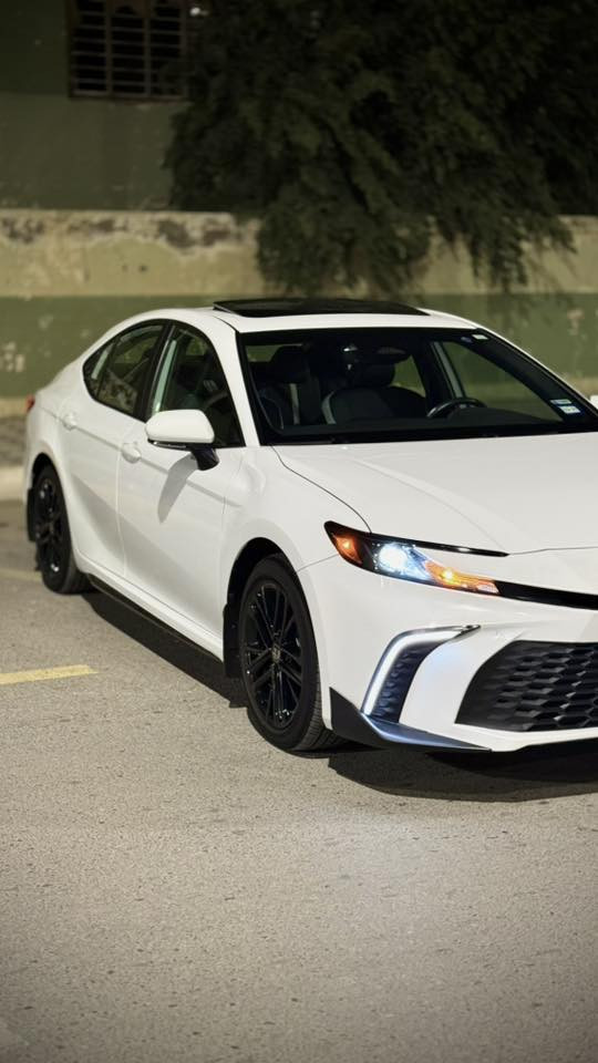 السلام عليكم
كامري هايبرد 2025 CAMRY SE+   HYBRID 

الون : ( ابيض )
        حجم المكينه : 2500 
       نظام الحركة : 2WD سحب 
المواصفات :
   0. فتحة سقف 
1. شاشة كبيرة  كاربلَي
2. كامرة خلفية 
3. بصمة 
4. شحن وايرليس
5. رادارات جانبيه360
6. تشغيل عن بعد 
7. قطعتين تبريد
8. هندبريك بصمه
9. كشنات جلد ، كهرباء 
10. ثلاث انظمة قيادة 
*مرقم بغداد  
*السيارة مكفولة من الصبغ و التبديل و البارد والشخط حتئ الدعاميات كلين .
 
السعر:  (اطلب السعر في التعليقات سيأتي إليك خاص مباشرة )
او الاتصال *********** او واتساب
