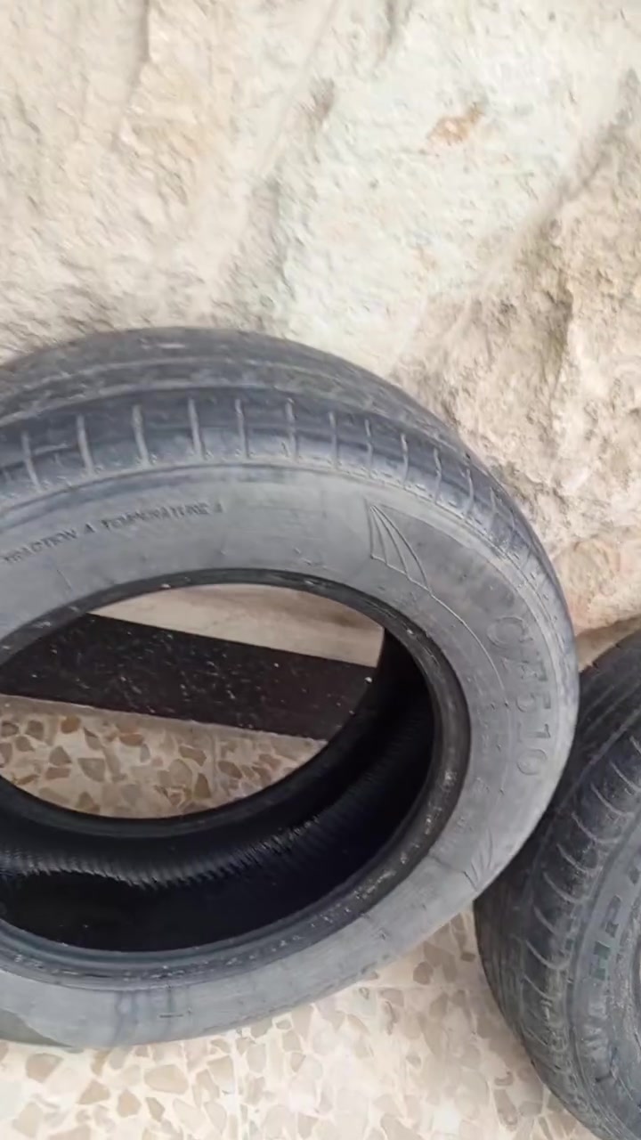 سلام عليكم تايات حجم 15 نص عمر نفس الي بصورا دفع سعر عجبني أبيعك شلع رقم ***********
