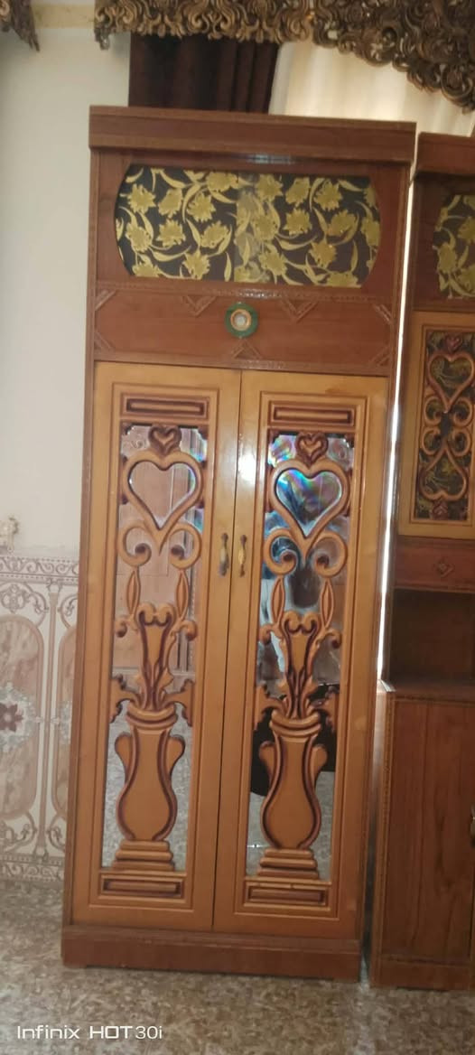 من رخصة المسؤول يوجد غرفة نوم خشب صاج عراقي 6ابواب ملحق للبيع السعر ٨٠٠وبي مجال العنوان الرمانة البوعبيد الاستفسار ع رقم ***********
