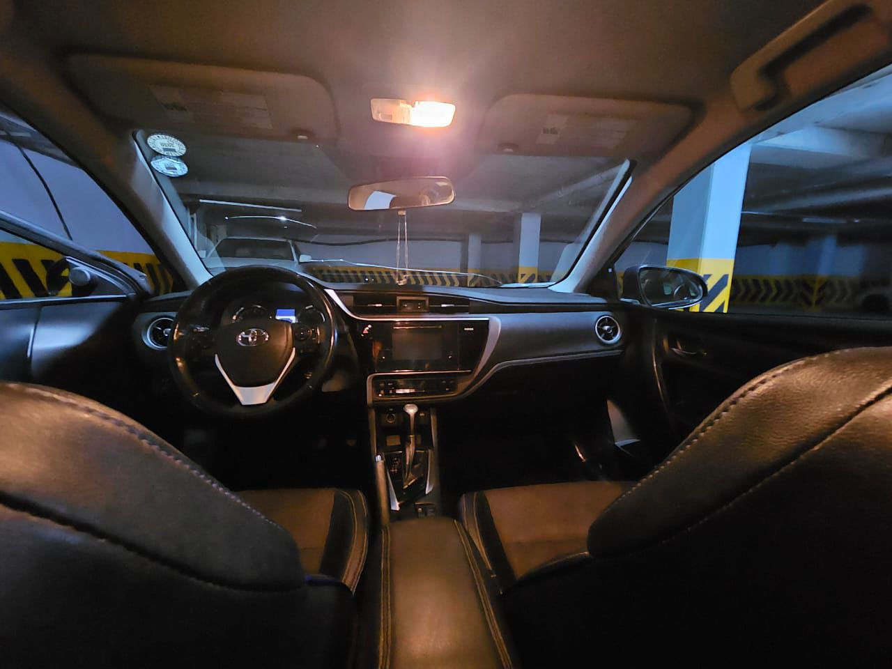 🚗 للبيع: تويوتا كورولا SE موديل 2017 - أسود ملكي 🚗
سيارة عملية واقتصادية جداً، جاهزة للاستخدام وبمواصفات الفئة الرياضية:
• الفئة: SE (سبورت)
• الوارد: أمريكي
• الممشى: 110 ألف ميل
• الضرر والصبغ: نصف بونيد صبغ (بخ) فقط، بدون أي ضرر بالدواخل نهائياً.
• رقم السيارة: دهوك (رقم جديد، جاهزة للتحويل).
⚙️ أبرز المواصفات:
• محرك 1800cc.
• ويل كب رياضي حجم 17.
• شاشة لمس وكاميرا خلفية.
• رادار أمامي (تحديد مسار ومانع تصادم).
• كشنات رياضية ومريحة.
• تحكم ستيرن كامل جهتين مع شفتات تبديل سرعة.
• نظام قيادة رياضي (Sport Mode).
💰 السعر: 129 ورقة (12,900$) وبيها مجال بسيط للجادين.
(ملاحظة: السيارة عليها غرامة 800$، يتم ترتيبها والاتفاق عليها عند الشراء).
📞 للتواصل والاستفسار (واتساب أو اتصال):
wa.me/9647507880633
☀️


**إذا كنت صاحب هذا الإعلان وتريد حذفه لأي سبب، رجاءا أرسل رسالة إلى الدعم الفني**