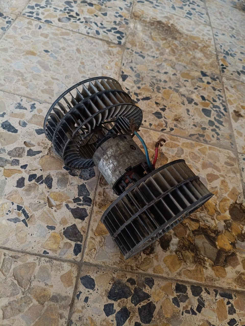 السلام عليكم غراض بي ام دبليوم ٥٢٥ مكاني بصره ماعندي خدمه توصيل الستفسار ***********
لد متغيره الوان ٥٠ الف

ضفيره ٥٢٥ مسكر عدل ٧٥ الف 

مسجل اندرويد شغال جديد  ب٥٥ الف 

باور ٥٢٥  سعر٥٠ الف

فان تبريد ميماتي ٥٠ الف 

عطر شباك امامي ٥٢٥ سعر ٥٠ الف

فلنجات عندي ٣ ب٢٥ الف
