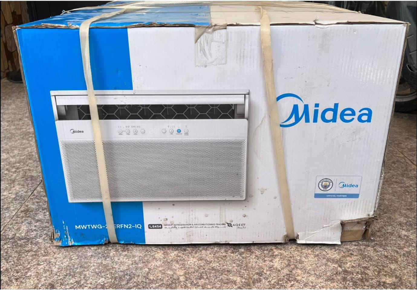 السلام عليكم شباب، عندي مكيف ميديا (Midea) حجم 2 طن للبيع، الجهاز مستخدم اقل من اسبوع 
أبرز المواصفات والميزات: 
• تكنولوجيا الإنفيرتر (Inverter): اقتصادي جداً في استهلاك الطاقة . 
• التحكم بالأمبير (Amppage Control): يشتغل على سحب أمبيرية منخفضة ومستقرة (تقدر تخليه يسحب حوالي 4 أمبير أو حسب رغبتك) يعني يشتغل ويه المولد براحة بدون مشاكل.
• كمبريسور T3 الاستوائي: مصمم خصيصاً للأجواء الحارة ويتحمل درجات الحرارة العالية بدون ما يفصل، وتبريده ما شاء الله ثلج.
• المكيف لا يزال راكباً في الغرفة ولم تقم بفكه بعد، وتقدر تجي وتفحصه وهو شغال وتشوف برودته بنفسك قبل ما 
تفكه 
• وصل الضمان موجود الجهاز تحت الضمان 
سعر الشراء في موقع تكييف والمحلات 690 الف 
السعر المطلوب بسبب الاستخدام مدة اسبوع 560 الف 
لتواصل واتس اب ***********
