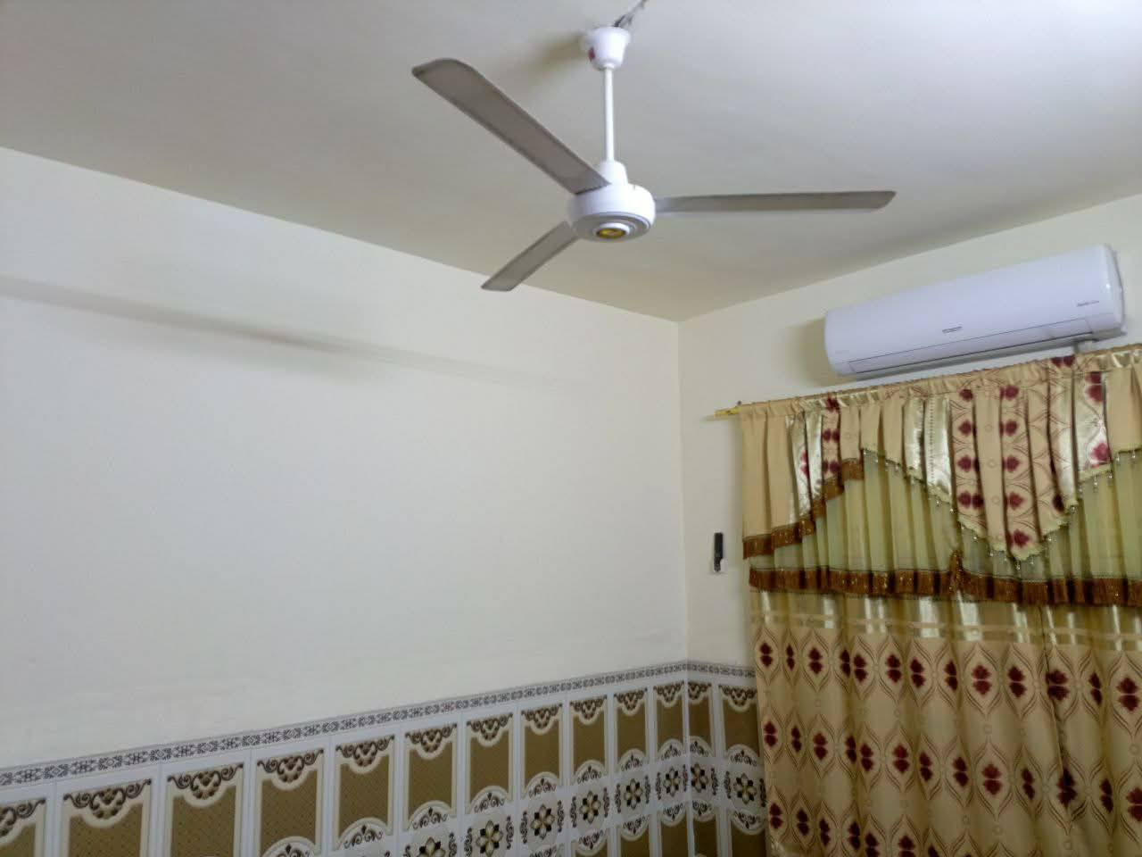 بيت للبيع ٢٠٠متر طابو صرف بسمي
يتكون من ٦ غرف ٤ فوك وثنين جوه وصالتين واستقبال ومطبخ
سطح شتايكر كامل من كلشي بيت جبير وحلو
العنوان شارع الشمري الشارع مال مدرسة التضامن 
الابتدائية سعر ٩٨ وبي مجال ***********
