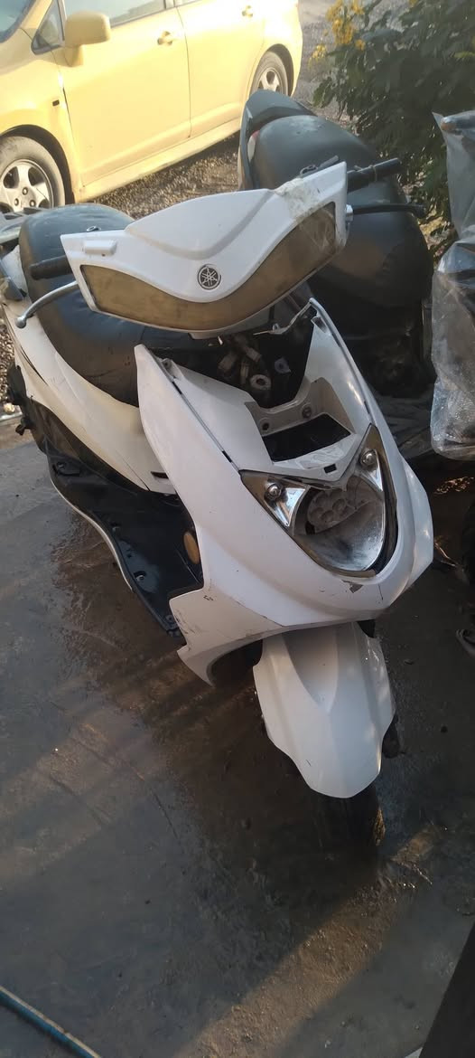 سكنس صيني بس محرك مال ماكس تشتغل سلف هندر نقصه ترتيب كهربائيات وشكم كفرات دراجه شغاله سعر ٢٥٠ مكان غزاليه موجود خاص ***********
