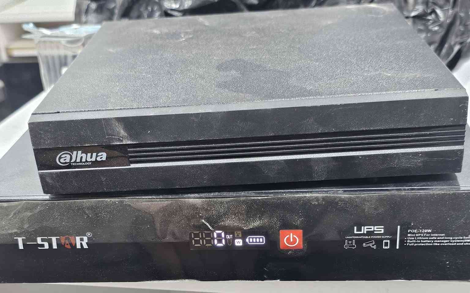 سلام عليكم
كامرات للبيع 
مع ملحقاته نفس ما موجود بالصوره
نظافته 100%
كامره عدد4 يوبي اس وجهاز واحد تيره
للاتصال ع رقم ***********
