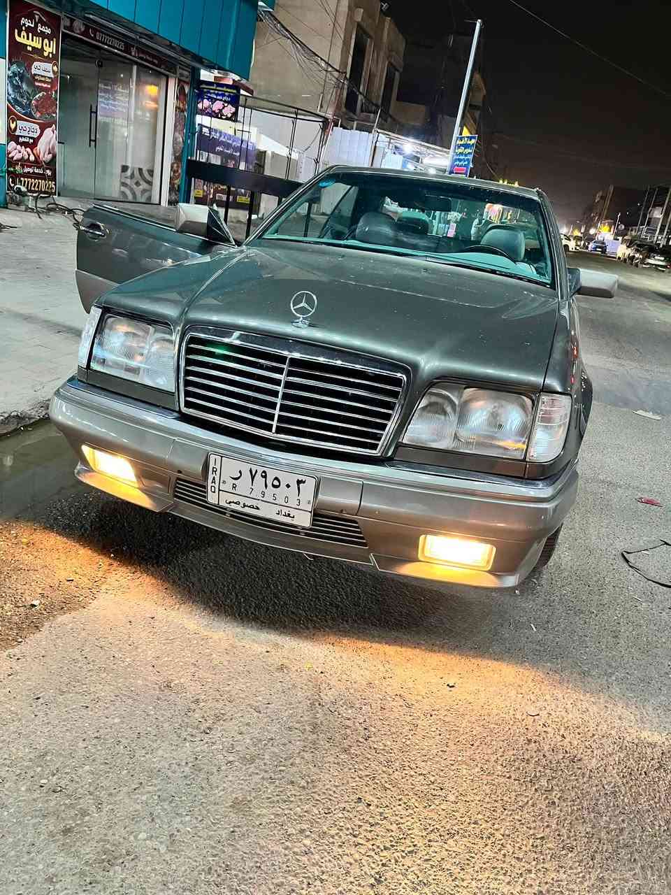 السلام عليكم مارسدس دب تك باب
السياره موديل 1994 كوبي

مكينه v8 خواصه رقم بغداد باسمي 

غرفه جديده كهرباء تبريد ثلج 

السياره بدون ضربه ولا خياس ولا صبغ

وياله تو سايز  لحيه اماميه amg

 

***********
