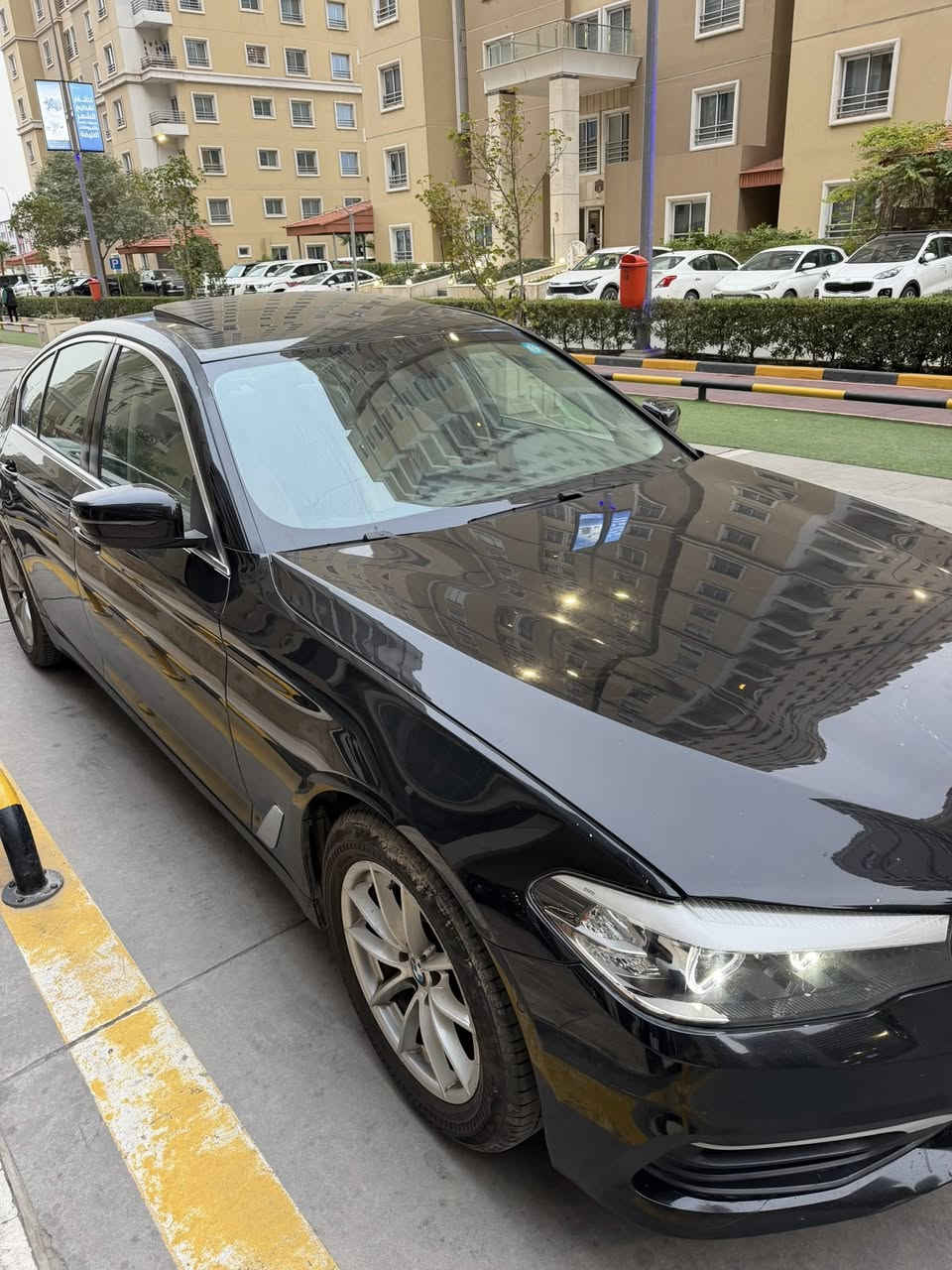 BMW 520i 2020 خليجي وكاله
استلام شركه العروش سيرفر كامل با شركه
فول مواصفات داخل ابيض وفتحه وكراسي كهرباء ومومري وبردات وتدفئة واستيرن كهرباء 
ماشيه 64 الف السياره جديده كلش
كفاله عامه من صبغ بارد وتبديل 
رقمها بغداد وباسمي عنواني المنصور
*********** 
سعر 27 الف دولار وماكو خليجي بهل سعر مكفول 
(( بيع او مراوس ))
