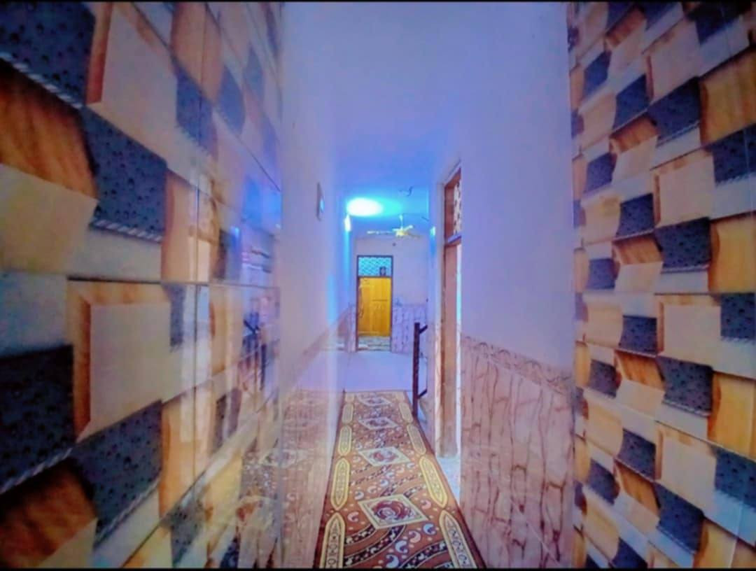 دار للبيع مساحه 100متر طابق واحد عالي على الشارع منطقه العشرة الاف قرب المدارس والشراي يتصل ***********والسعر 60
