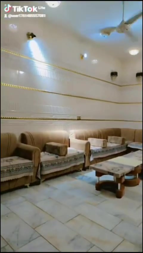بيت للبيع قرب جامع ام لبنين الحولي مساحه 150متر قابقين جاهز للسكن بيت نضيف صب كونكريت  كامل من كلشي لرضيه مرمر غرفتين مطبخ حار وبارد سعر 90 وبي مجال ***********
