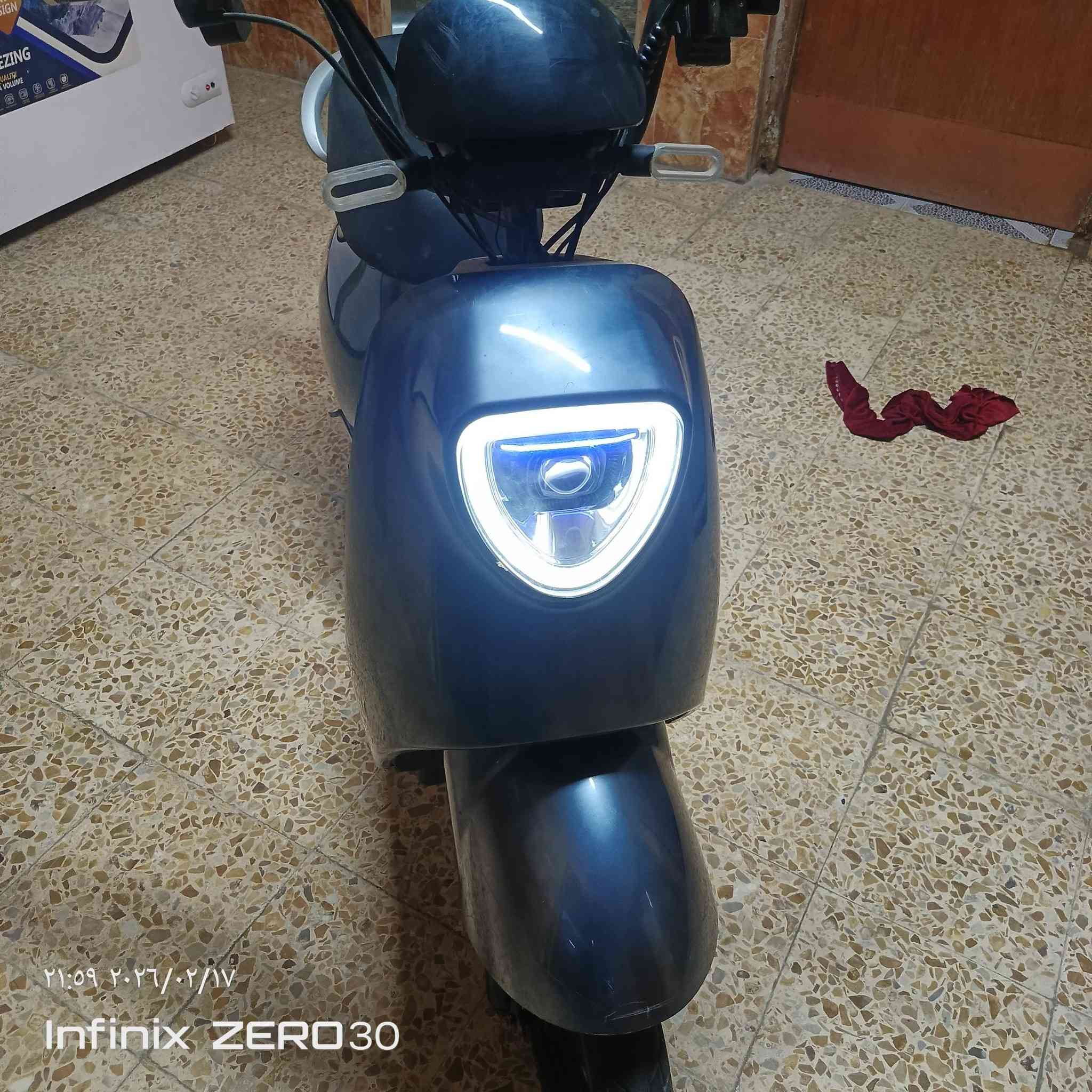 سلام عليكم شباب دراجه شحن  مستخدمه أقل الشهر صاحبه الله وفقه وراح جامعه  وتركه  وضلت بلبيت وطايحات بطارياته   مابيه اي نقص  فقط بطاريات  فقط فقط    تجي تكلب وشوف شوف العين  المكان البصره قضاه المدينه الجلال   ارقم واتساب وتصال ***********
